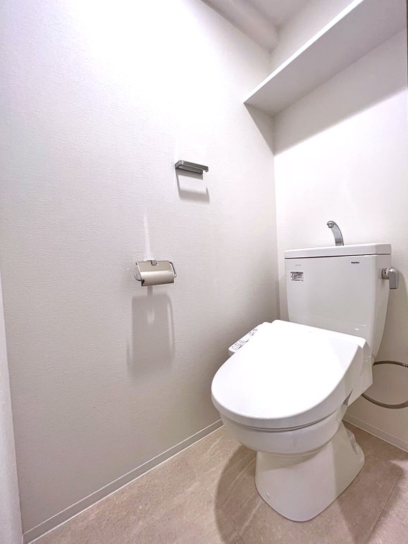 東急田園都市線 三軒茶屋駅 徒歩14分 8階建 築4年のトイレ写真