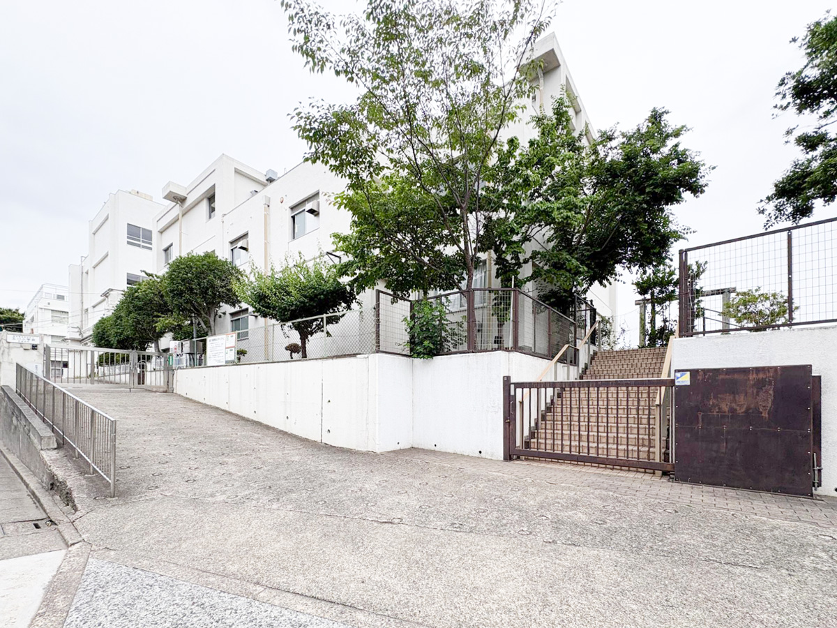 小学校　世田谷区立玉川小学校（小学校）まで613m