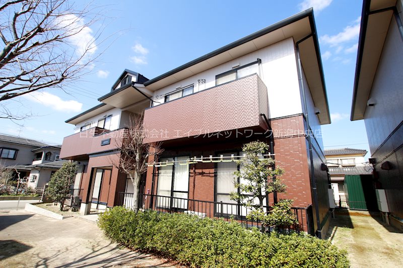 建物外観　5棟のうち、鳥屋野潟から遠い側のC棟　回りは静かです