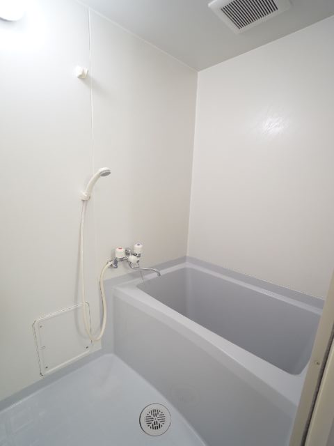 バス・シャワールーム　バス・トイレ別タイプです！