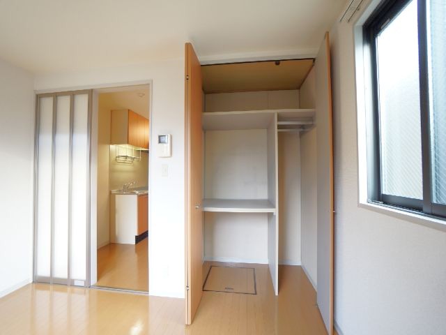 収納　奥行きのある収納クローゼットです。