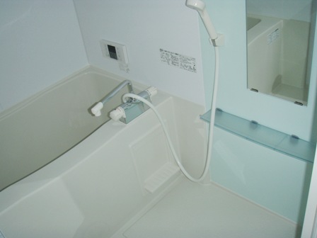 バス・シャワールーム　追い焚き機能付きバス