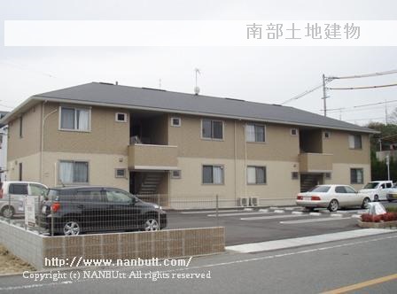 建物外観　2012年2月築の軽量鉄骨造☆