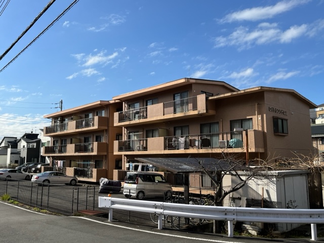 ロイヤルプラザ高田の建物外観