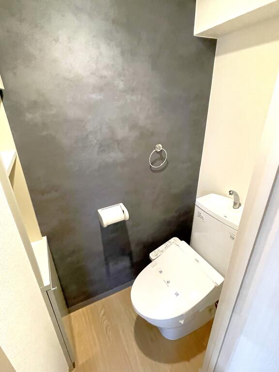トイレ　トイレは温水洗浄機能付きです。