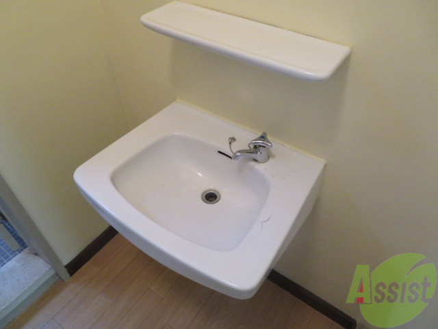 洗面設備　独立洗面台なのは、嬉しいポイントですね。