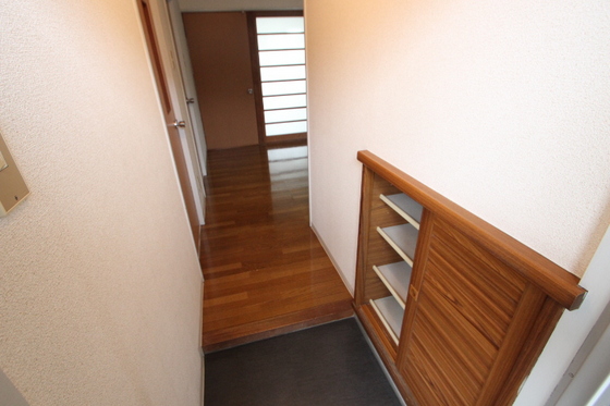 玄関　※別号室の写真です