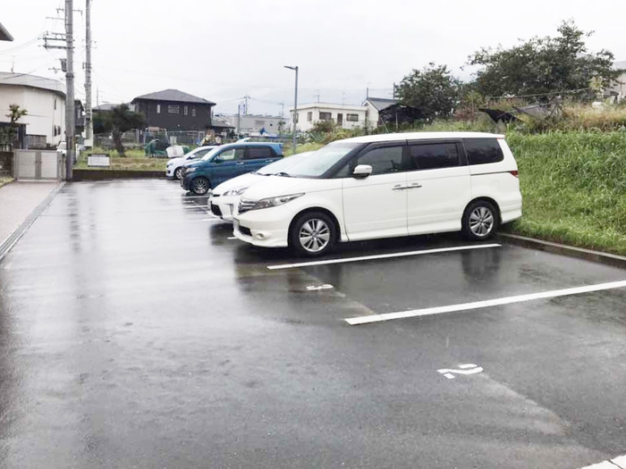 【葛城市長尾のアパートの駐車場】