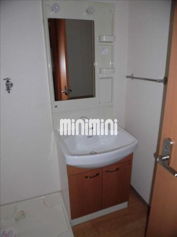 洗面設備　忙しい朝に嬉しい洗髪洗面化粧台。