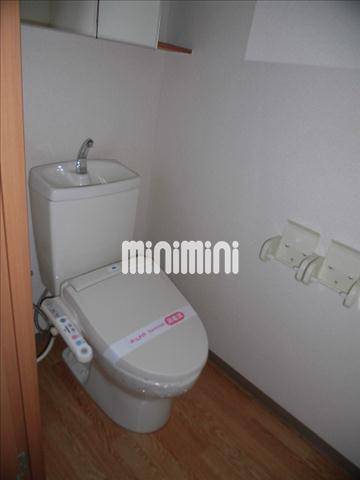 トイレ　温水洗浄便座です。