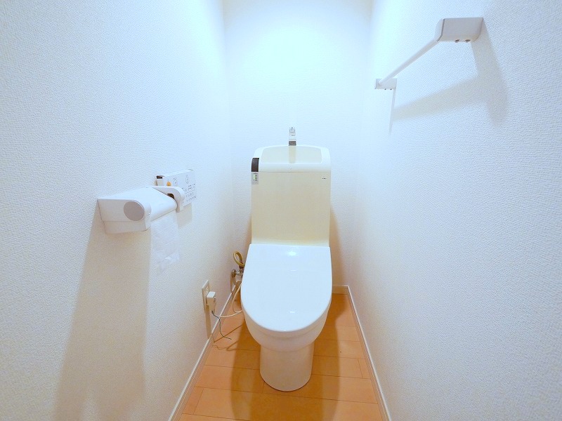 トイレ　あったらうれしいウォシュレット付き♪