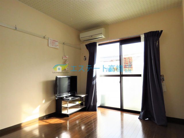 居室・リビング　個人の部屋や寝室として使える洋室です