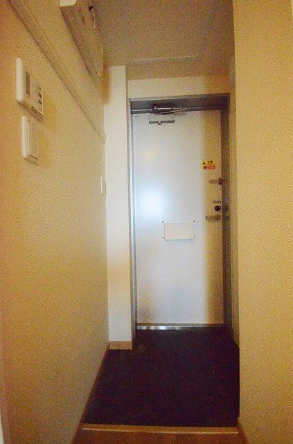 玄関　写真は別号室のものです。