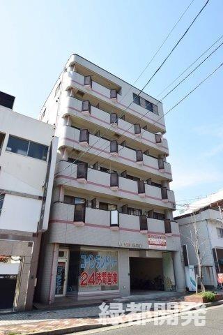 下関市赤間町のマンションの建物外観