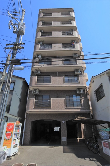 【松山市木屋町のマンションの建物外観】