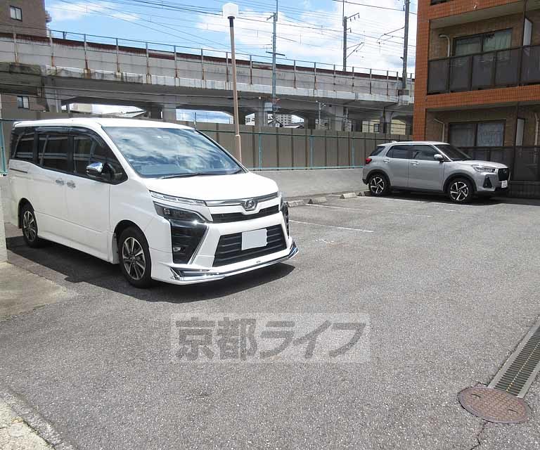 【大津市錦織のマンションの駐車場】