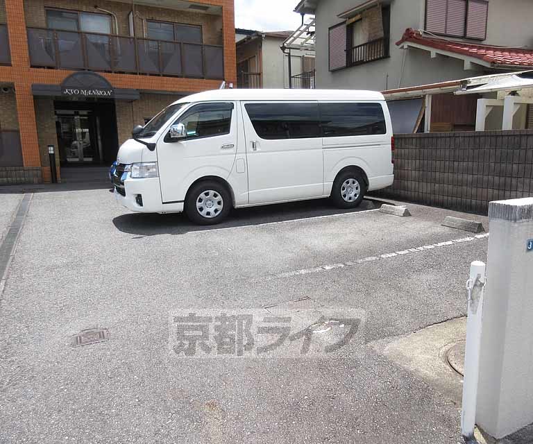 【大津市錦織のマンションの駐車場】