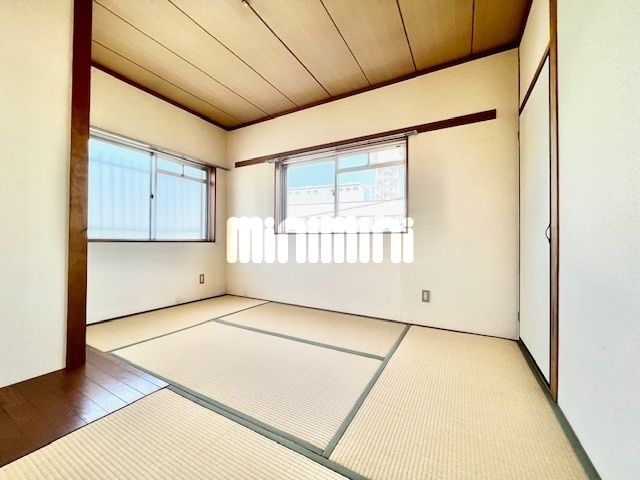 その他部屋・スペース　角部屋。窓が２窓あります。