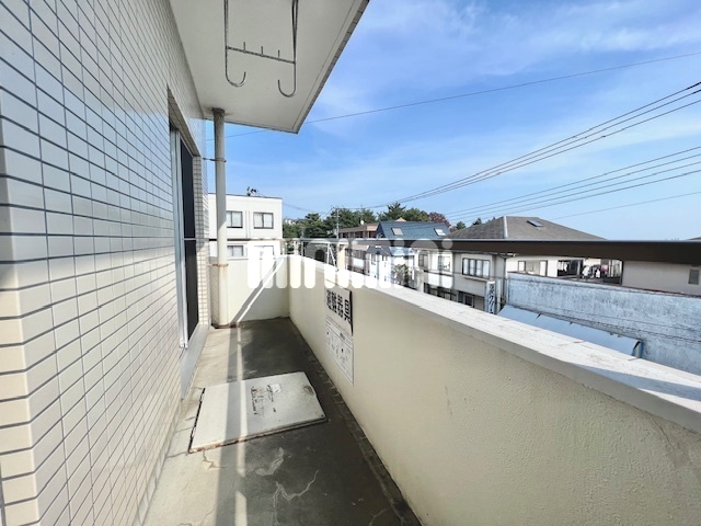 バルコニー　広いベランダ付きです。