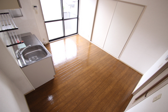 居室・リビング　※別号室の写真です