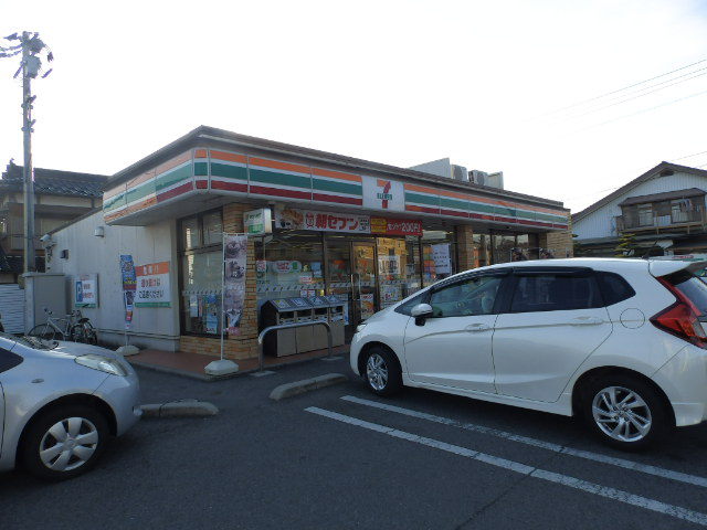 コンビニ　セブンイレブン（コンビニ）まで973m