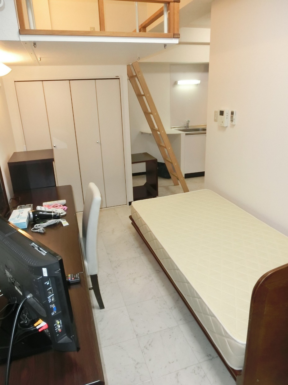 居室・リビング　家具家電付き☆