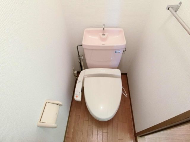 【メゾン・パストラル　A棟のトイレ】