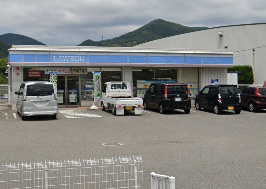 コンビニ　ローソン 有田川町徳田店（コンビニ）まで733m