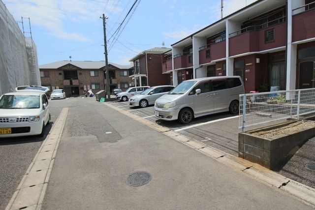 【船橋市行田のアパートの駐車場】