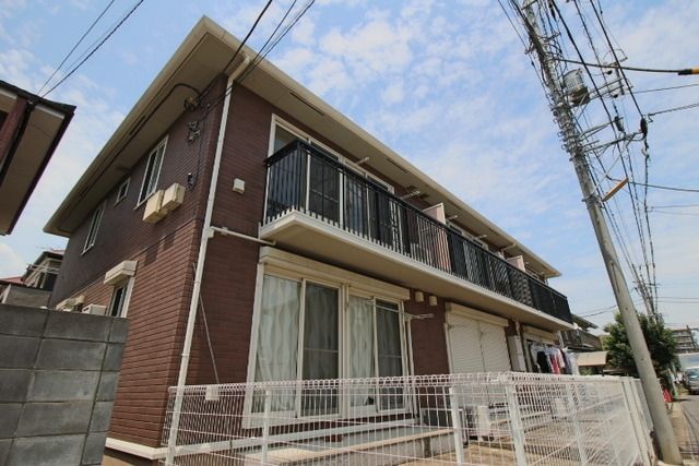 【船橋市行田のアパートの建物外観】