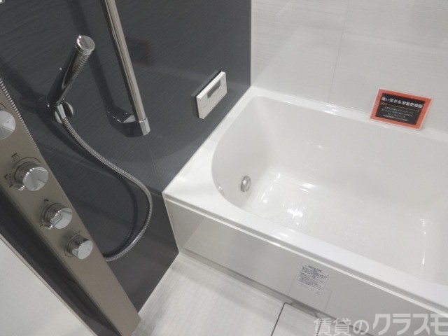 バス・シャワールーム　一日のお疲れをお取りくださいませ。