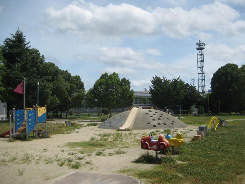 【エヴァステージ梅田WESTの公園】