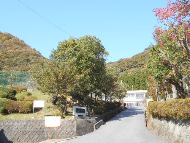 【美作市林野のアパートの小学校】