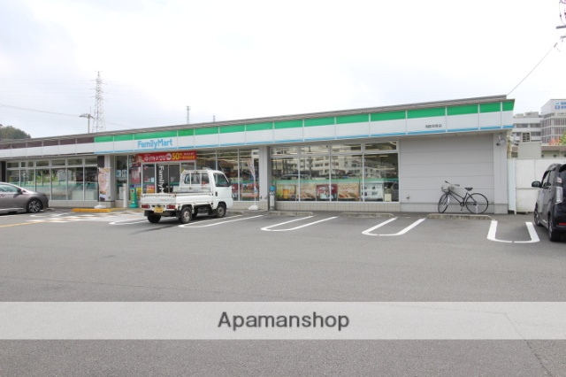 コンビニ　ファミリーマート南国岡豊店（コンビニ）まで1751m