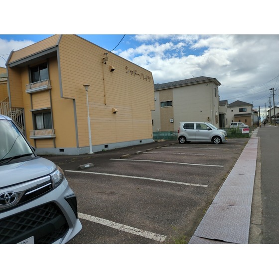 駐車場　１台込み無料です♪（２台目相談可）