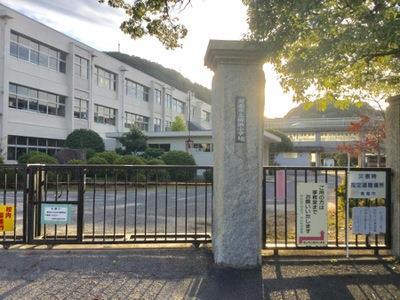 【ポポラーレＢ棟の小学校】