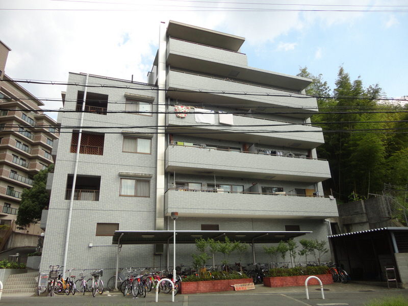 吹田市上山田のマンションの建物外観