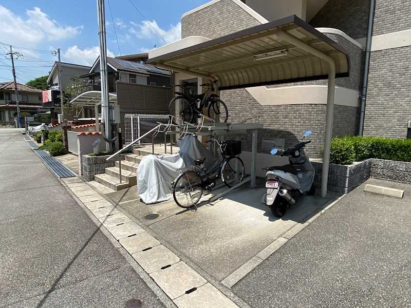 【神戸市北区谷上東町のマンションの駐車場】