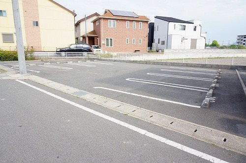 【姫路市花田町小川のアパートの駐車場】