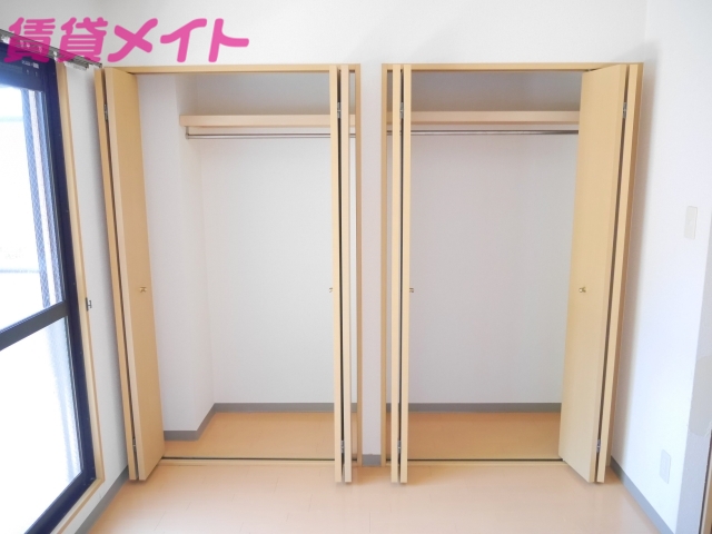 収納　同型参考写真