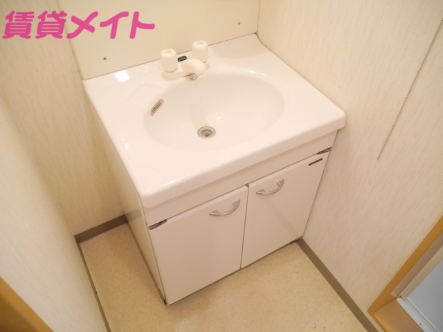 洗面設備　同型参考写真