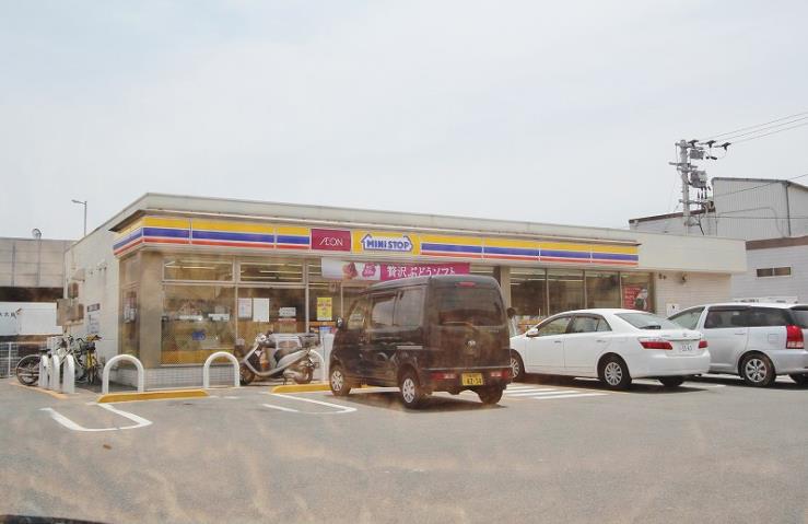 コンビニ　ミニストップ（コンビニ）まで700m