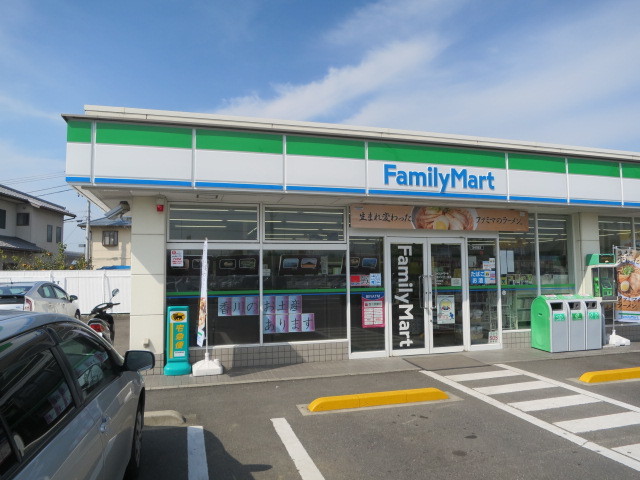 コンビニ　ファミリーマート中央インター南店（コンビニ）まで786m