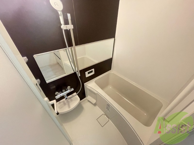 バス・シャワールーム　浴室を撮影しました。日々の疲れを癒せそうですね。