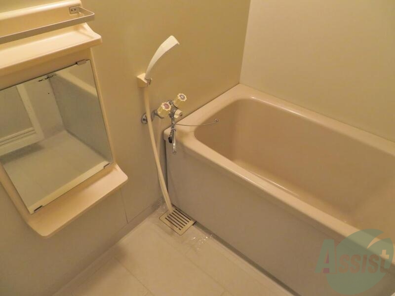 バス・シャワールーム　ゆったりとしたバスタブで、バスタイムを満喫できそうです