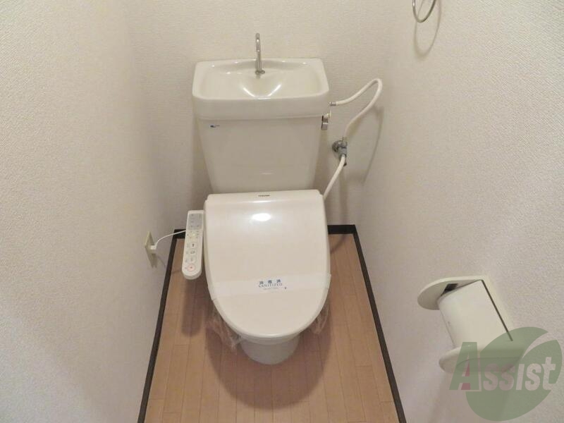 トイレ　きれいなトイレで、ウォシュレットもちゃんとついてます