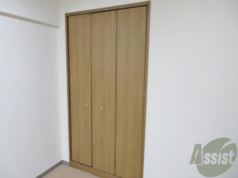 収納　お部屋で一番大きなクローゼットです、どうぞたくさんの衣装を