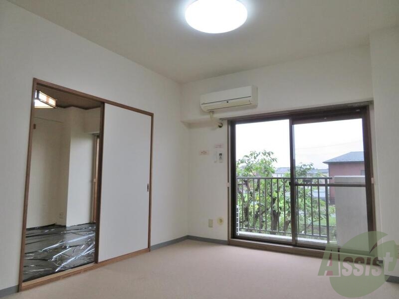 居室・リビング　日当たりのいいリビングダイニングで新生活が楽しみですね