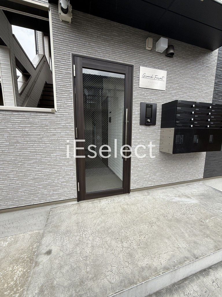 エントランス　オートロック付きで防犯面も安心★