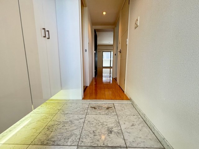 玄関　詳細は、RISUMO江坂本店までお問合せください♪